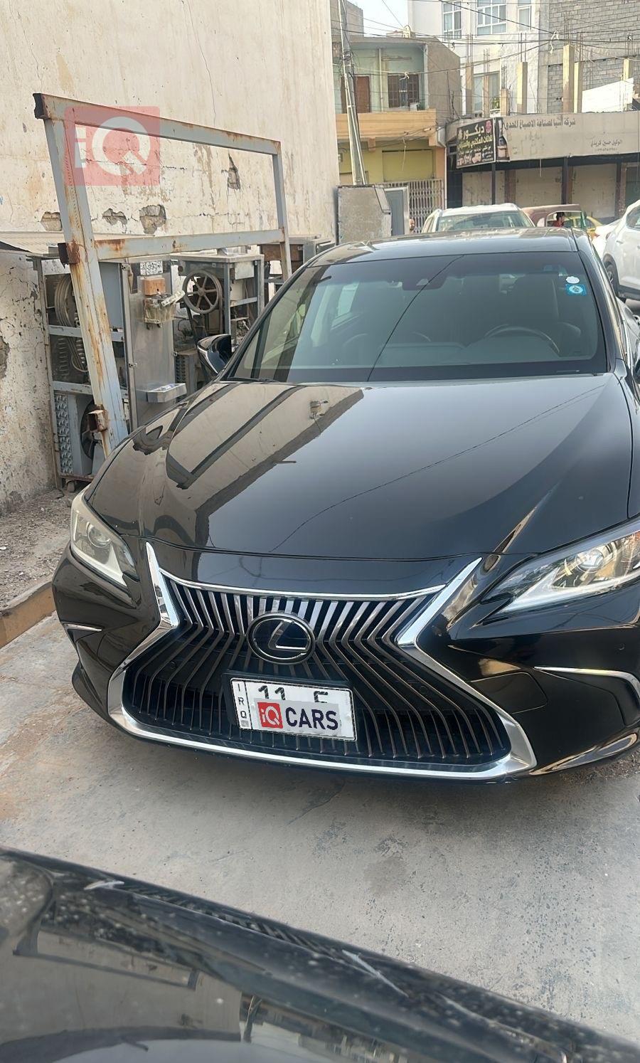 Lexus ES